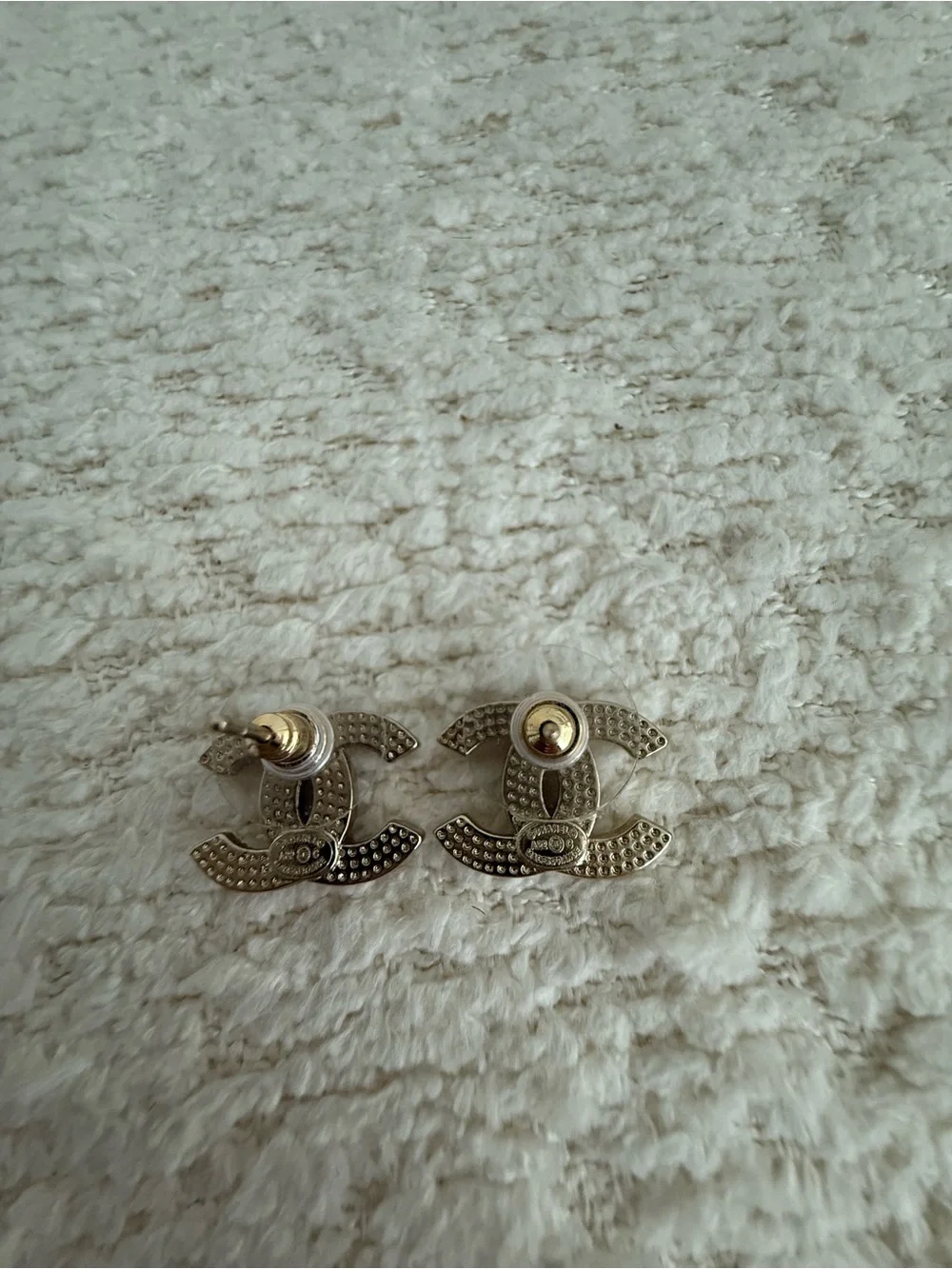 Gold Chanel small CC earrings - Picture 6 of 6